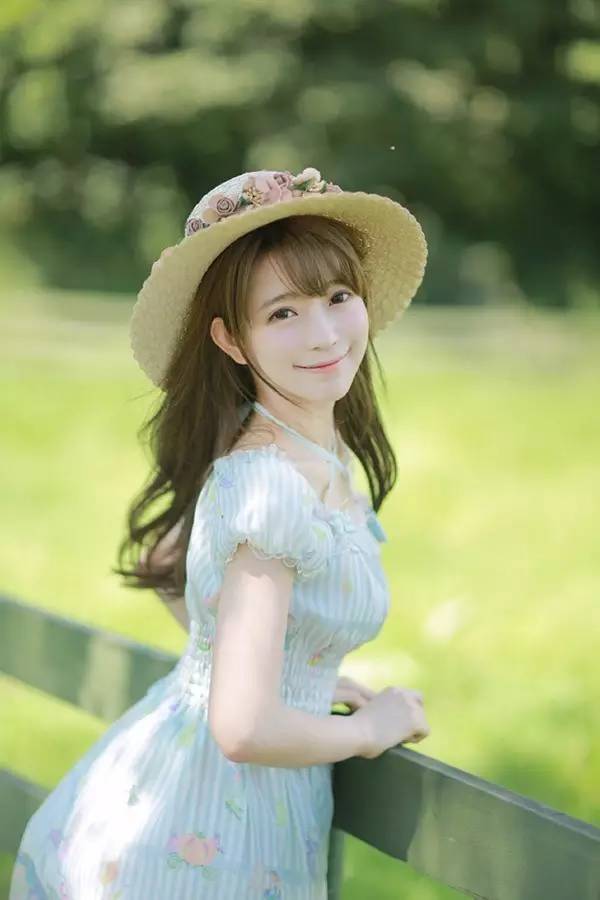 从2016cj之后,韩国第一美少女@yurisa_chan就很少在微博上晒美照了.