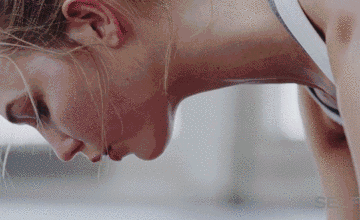 每天早上5:30起床,用拜日式和太阳sayhi~ 哦.对哟,瑜伽毁了过去的我