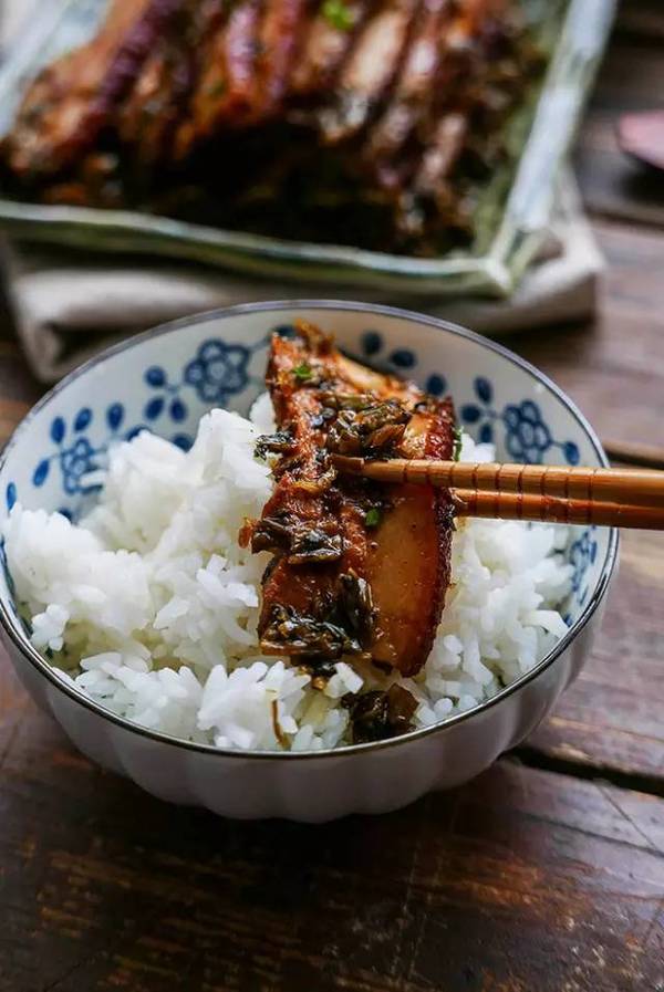 教你做一碗肉扣饭,汤汁浓稠,肉质软嫩,米饭飘香!