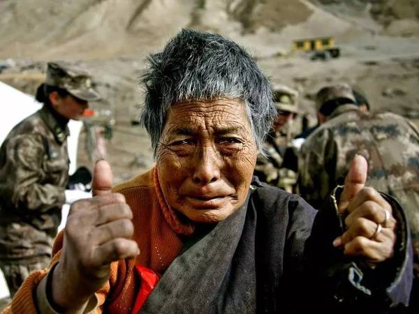 "咱老百姓和军人的关系,可比亲人还要亲呐!