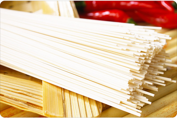 鸡蛋挂面:里面加的是蛋黄粉