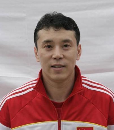 除了助理教练之外,还有资深自由人教练包壮,在中国女排主要负责训练