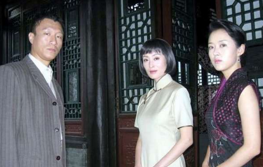 2004年,与刘晓庆,姜文合作古装剧《长河东流,饰演陈圆圆.