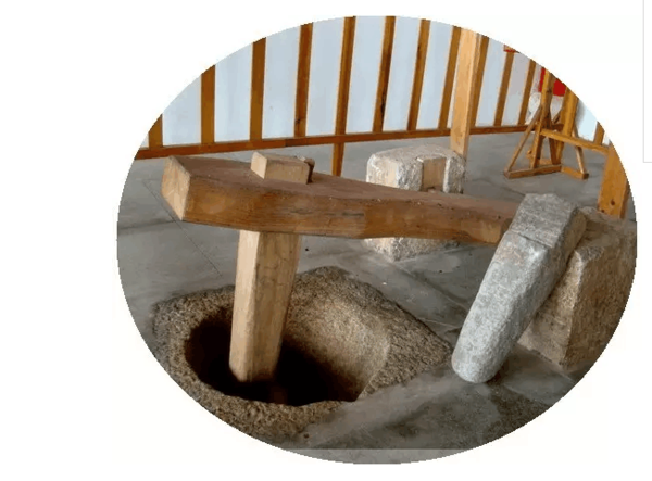 在惠州东江民俗文物馆,珍藏了许多早期惠州人日常生活用具,石舂和踏板