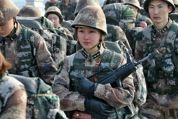 12集团军上千官兵冬季拉练 一路遇25个"险情"