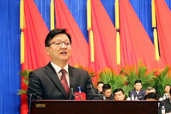 抚顺市委书记高宏彬出席会议并讲话.(记者唐海波/张倍博)