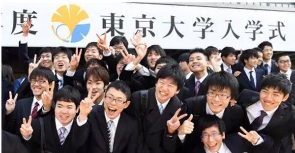 天了噜 外国大学迎新方式太亮眼 简直不能忍 教育频道 手机搜狐 天了噜 外国大学迎新方式太亮眼 简直不能忍 教育频道 手机搜狐