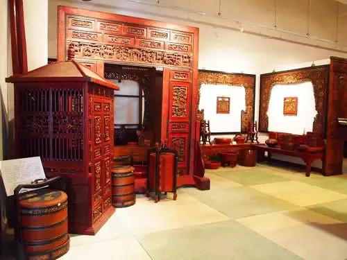 古代女子嫁妆一部分 女红用品 古代一般来说女孩子的嫁衣都是自己