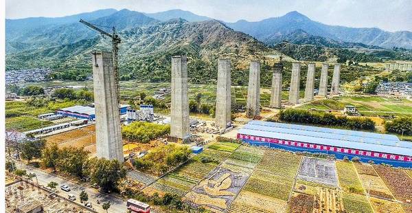 不久前闭幕的攀枝花市第十次党代会上,加快建设"四川南向门户"作为该