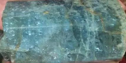 男子捡到一块天蓝色石 居然是全家人的救命石头 新闻频道 手机搜狐