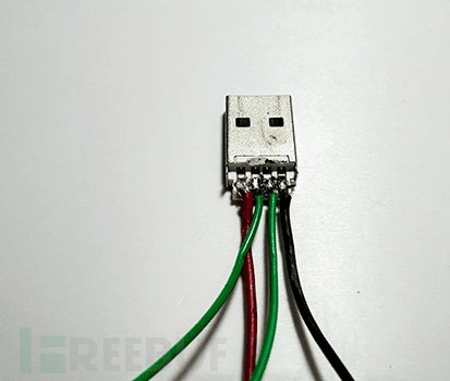 电路板上所连接的黑线和红线是电源线,两根绿色的是释放高压线,最后