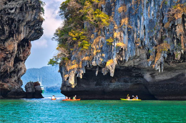 "泰中旅游联盟协会秘书长chanapan kaewklachaiyawuth告诉路透社
