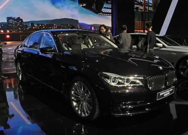 宝马m760li xdrive上市 售价265.8万元