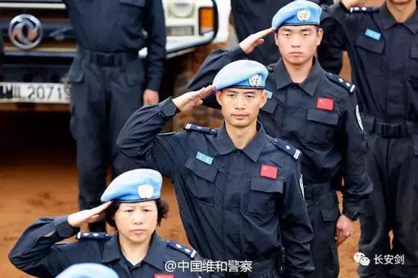 连龙:你用敬礼告别世界,我们用千万个回礼送你远行