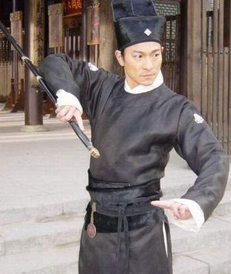 那么多版本的展昭,我只喜欢何家劲版