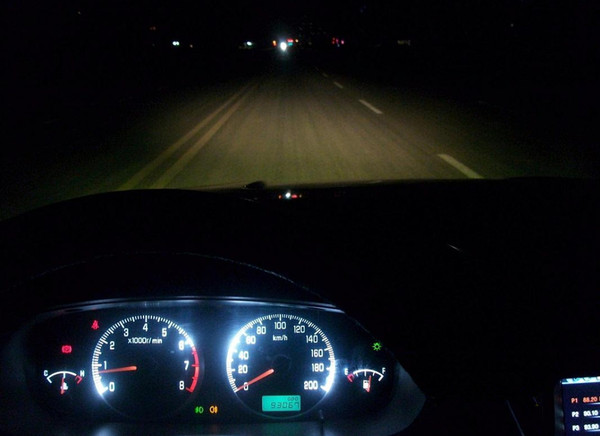 夜间开车照片图片