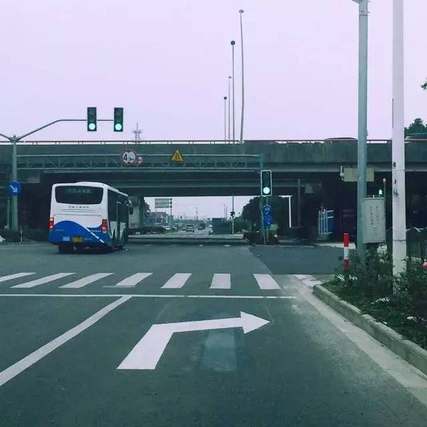 近日,迎宾高速s1唐黄路一对东向匝道(地面唐黄路上行s1往机场方向和s1