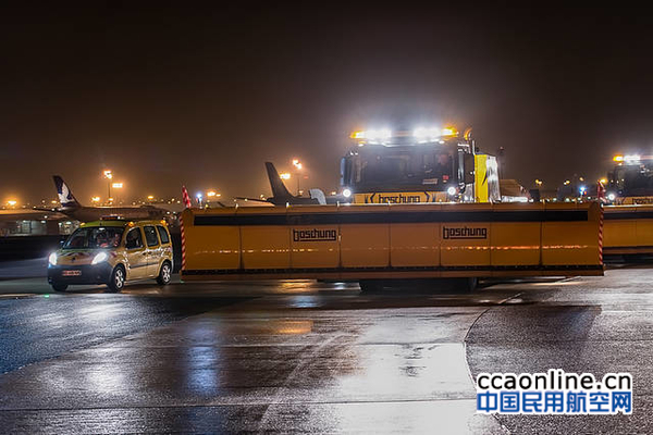 瑞士波雄董事长赴云南机场集团推销除冰雪设备