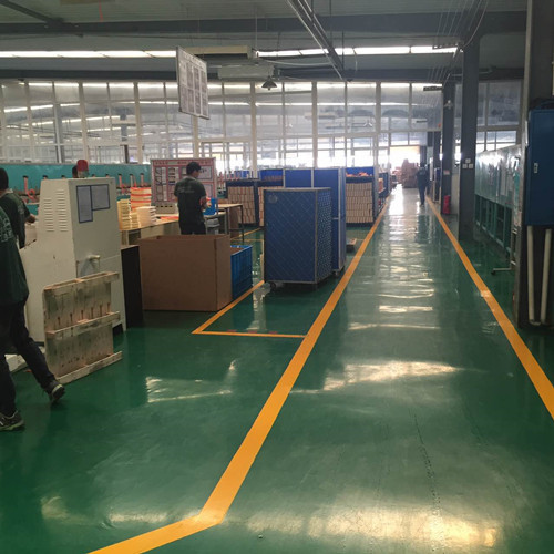 参观勃马滤清器生产车间