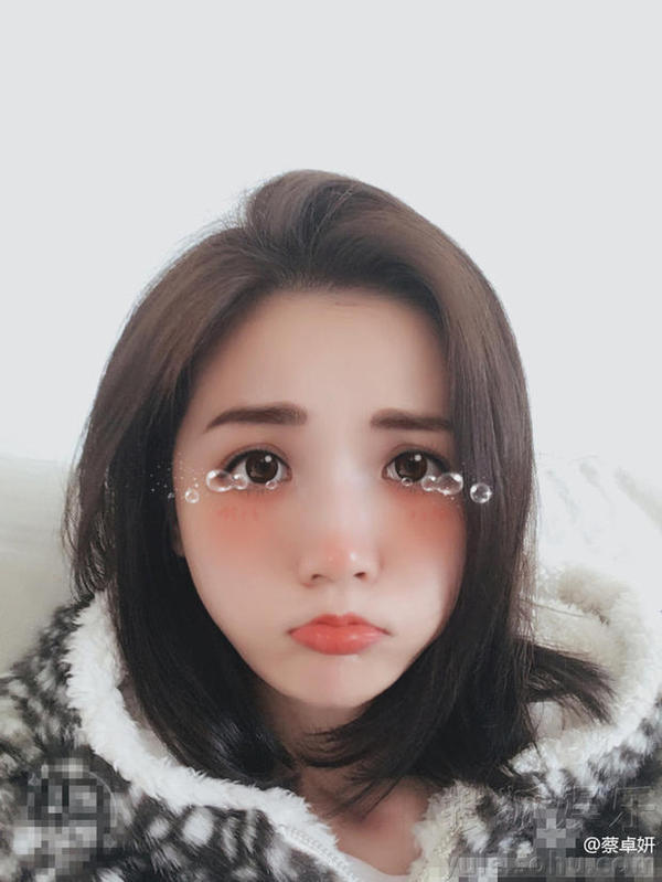 阿sa扮呆萌小兔太可爱了!表情丰富自拍玩到嗨