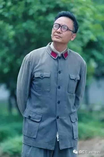 今年还在《长征大会师 》中出演了老中医钟凤山