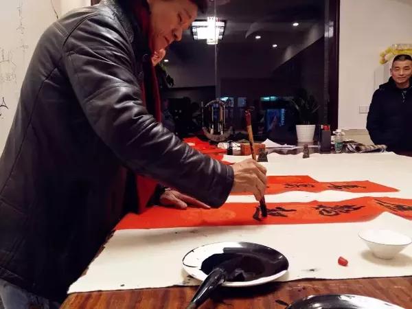 而对于直播情况,陈曦明老师虽然不是太了解,但还是非常乐意看到这种新