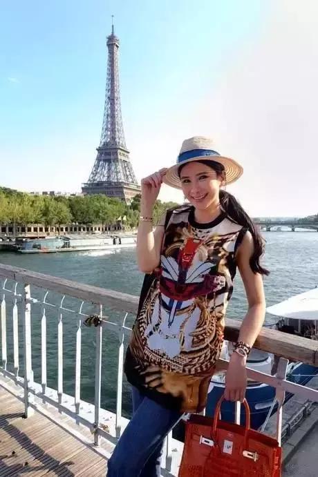 chua最让人惊奇的身份还是印尼富豪nurdian cuaca的前妻.