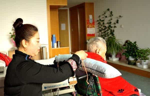 跟交通早高峰相似,7点到9点也是护工最忙碌的两小时