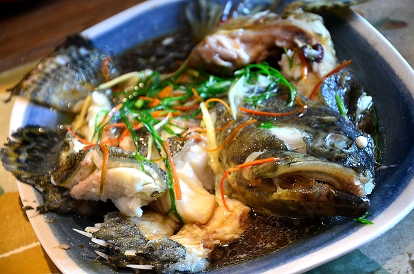 鳗鱼豆腐汤,鳗鱼娇嫩细腻,鱼豆腐紧实q弹,汤汁清爽鲜美,一碗下肚,浑身