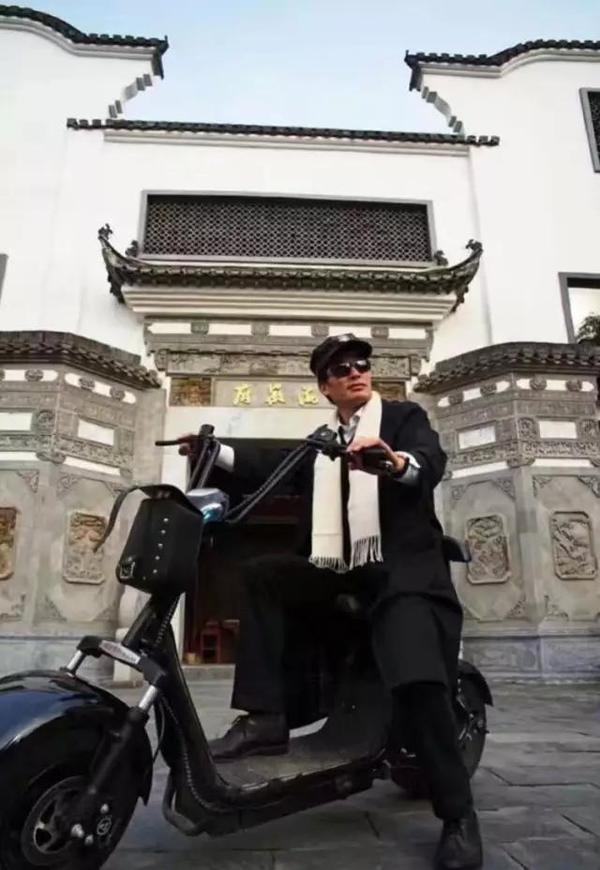 "上海徽府" 一位在沪打拼多年 且成就斐然的安徽企业家郑宏祝先生 将