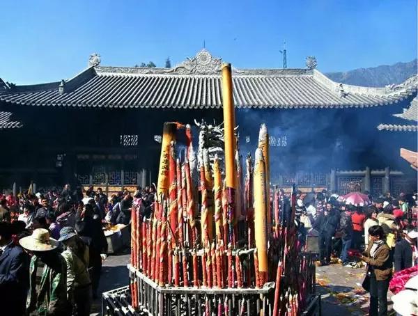 據說2017新年在四川這些寺廟燒香祈福最靈驗!