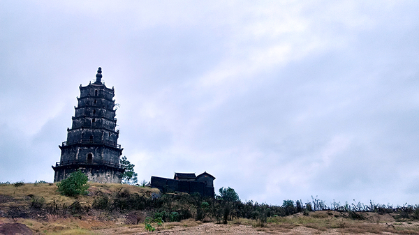 衡阳是一个历史悠久的文化名城,诸如宝塔,书院等文物古迹星罗棋布