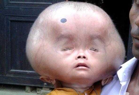 大头娃娃酷似外星人,难道是从火星来的?