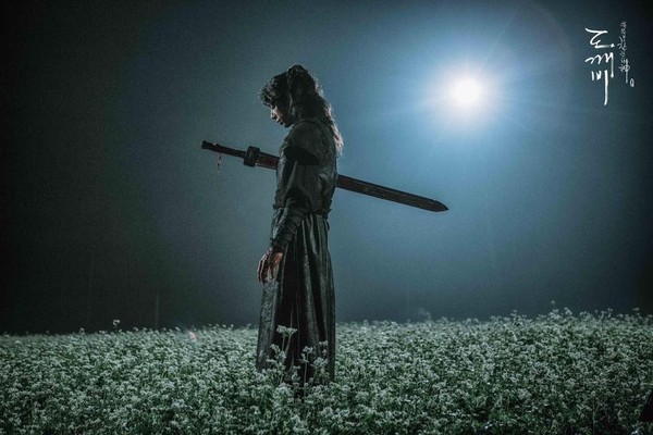 化身蝴蝶的神把他的冤魂附在剑上,让他成为鬼怪.