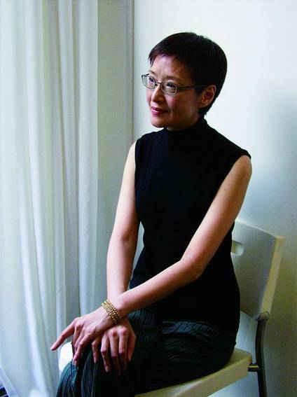 看看胡因梦的近照,虽然脸上已经开始有了皱纹,但是气质却越来越好,一