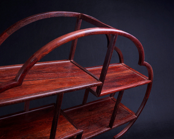 今日欣赏:小叶紫檀摆件 梅花型博古架 榫卯结构