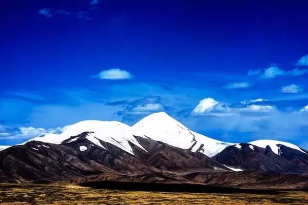 昆仑山脉,又称昆仑虚,中国第一神山.