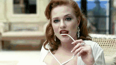 一个在别人面前很成熟很man的男生,看到我就会像个小孩子一样傻笑.