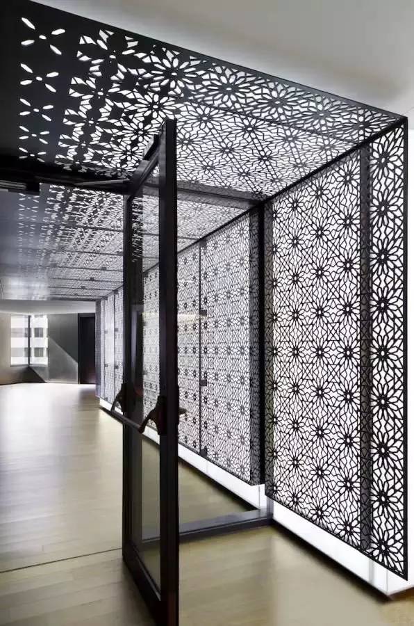 镂空设计是常用来构筑虚空间的手法之一.