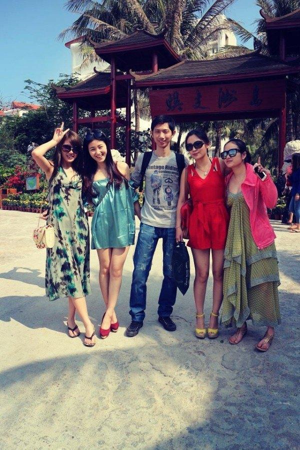 北纬18度,三亚四女一男之旅(大量高清比基尼)
