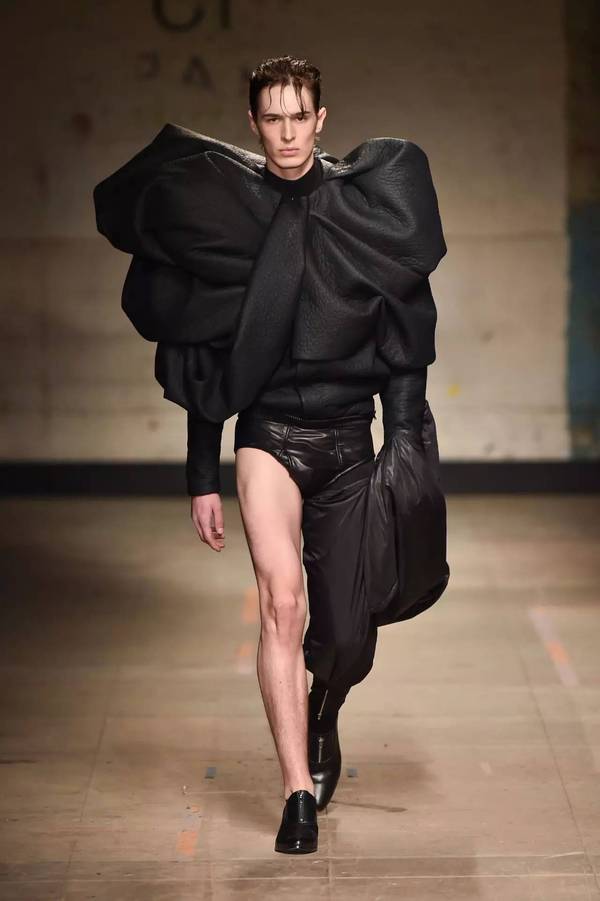 伦敦男装周的奇葩装束,未来男人这样穿?