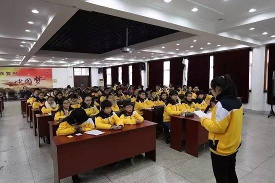 滁州五中韩顺姬老师在六楼会议室成功举行"道德讲堂"活动