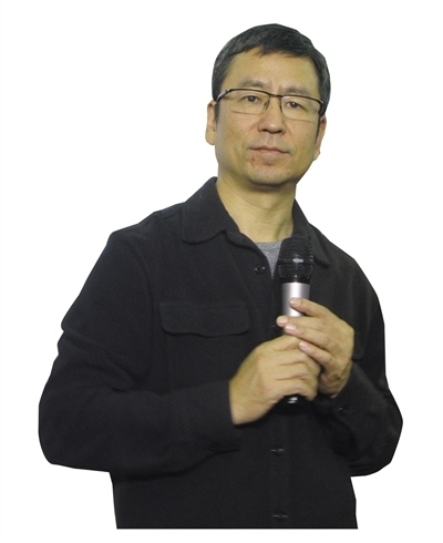 白岩松主题演讲调侃 拍照族 建议年轻人多读经