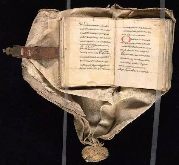 腰带书(girdle book)