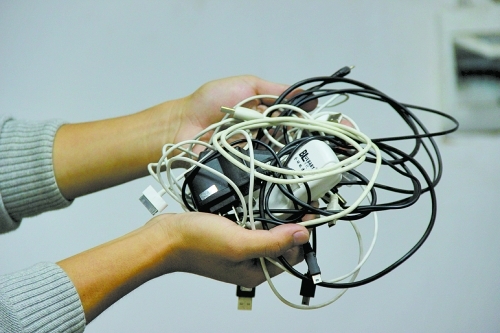 吸在一起的数据线,和外面那些不一样!