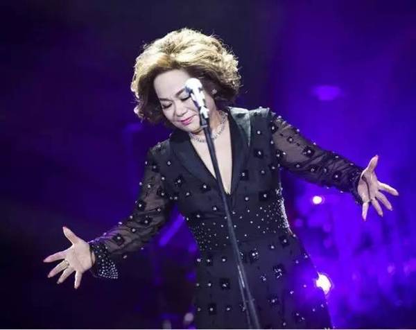 杜丽莎简谱_杜丽莎年轻照片(2)