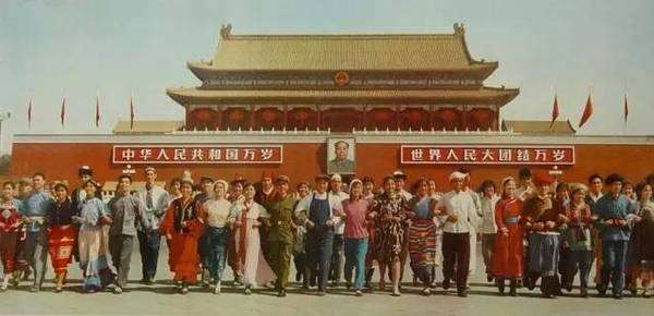 图01/新中国成立初期的民族团结宣传画