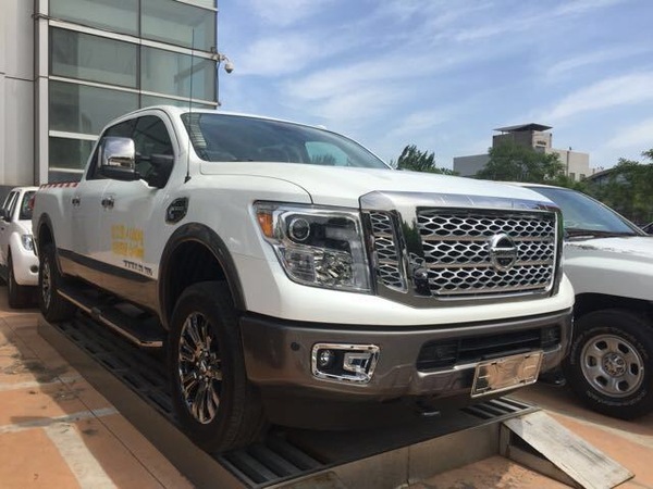 16款尼桑泰坦5.0t四驱铂金版柴油最强动力皮卡