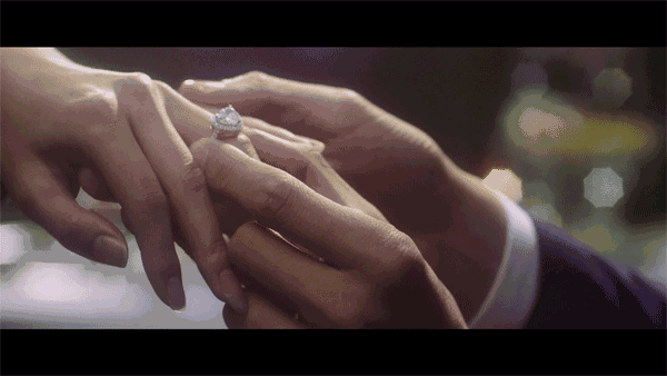 你敢不敢在亲吻她之后,便学会不再跟其他女孩子暧昧,守护她一生到老?