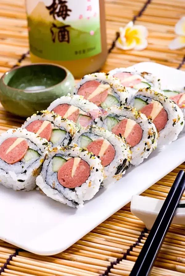 精选的大米和浓郁的芝士搭配美味热狗,感受食材间的美妙碰撞,让米粒的